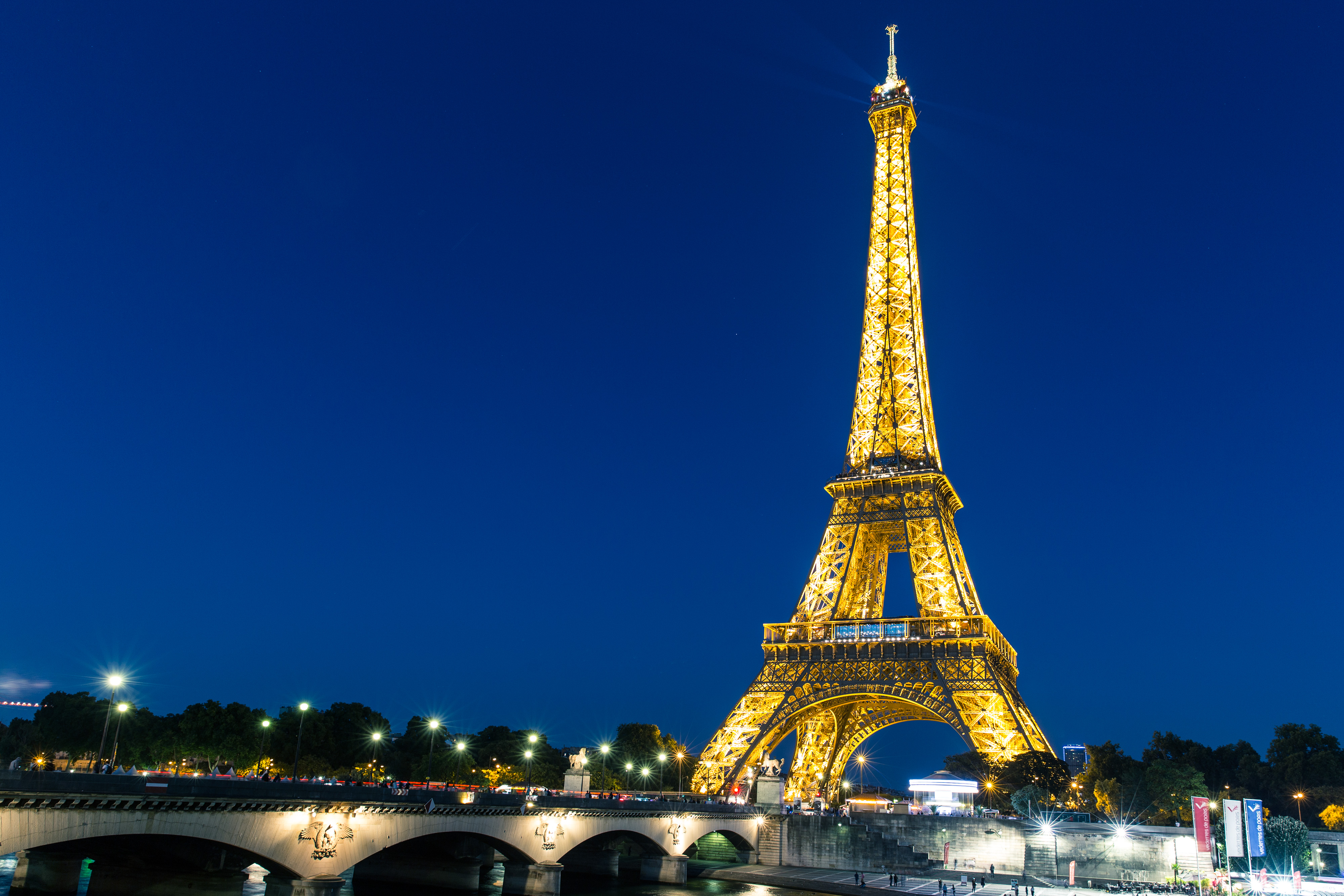 eiffel tower paris